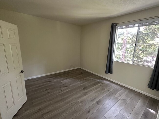 Building Photo - 450 Navaro Way