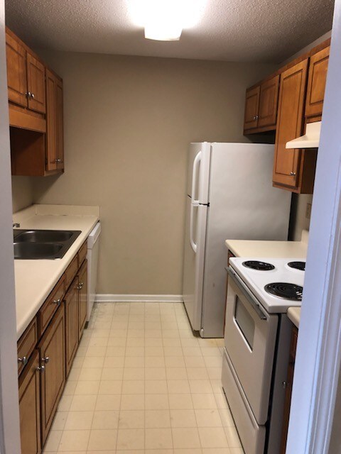 Foto del edificio - 2231 Forest Lake Dr
