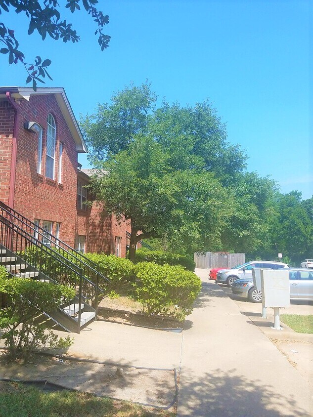 Foto principal - 701 Balcones Dr