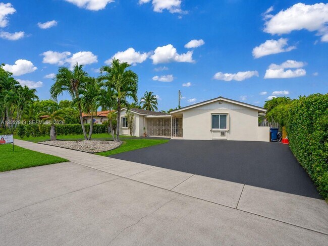 Building Photo - 1430 SW 102nd Ct