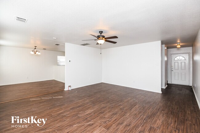 Building Photo - 6624 Meadow Way Ln