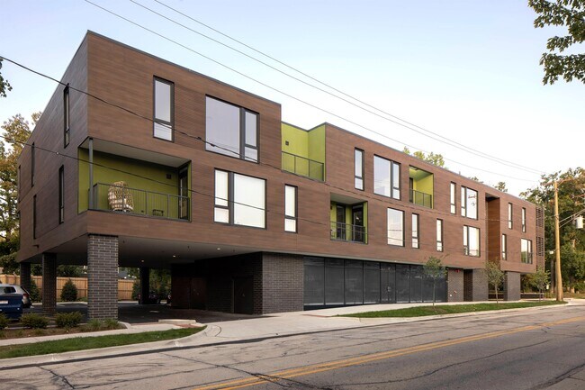 Building Photo - 55 St Johns Ave