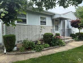 Building Photo - 11 Holle Pl