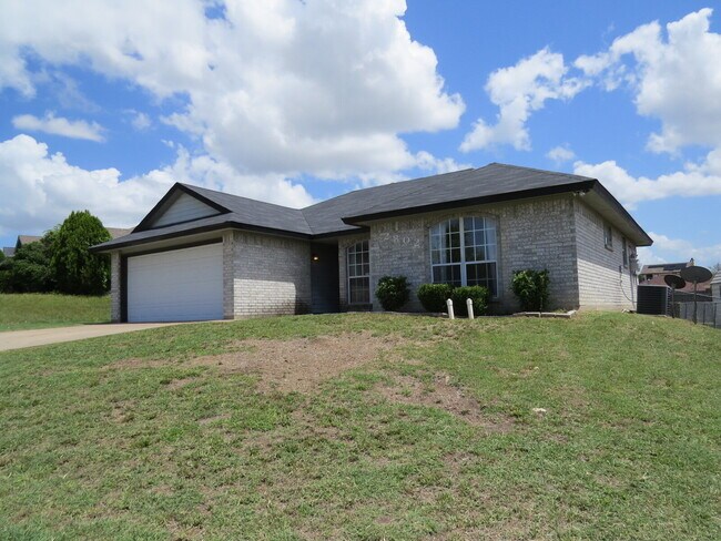 Foto del edificio - 2802 Woodlands Dr