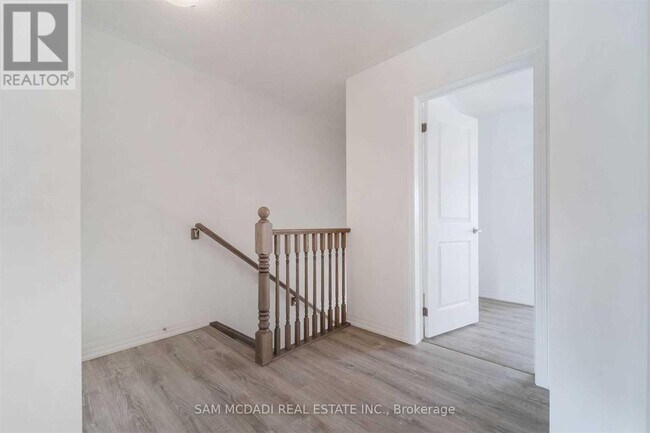 Building Photo - 70 Huguenot Rd