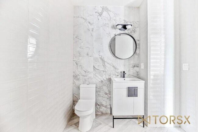 Foto del edificio - 2 bedroom in BRONX NY 10454