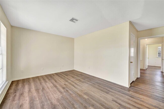 Foto del edificio - 12207 Swan River Dr