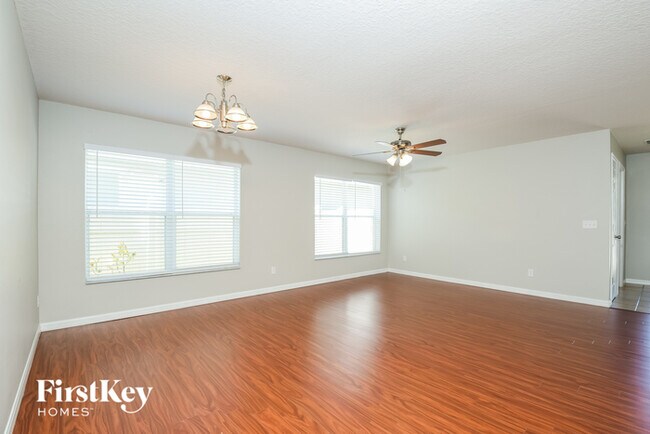 Foto del edificio - 3981 Lone Eagle Pl
