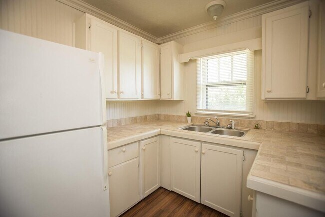 Building Photo - 1521 W State St