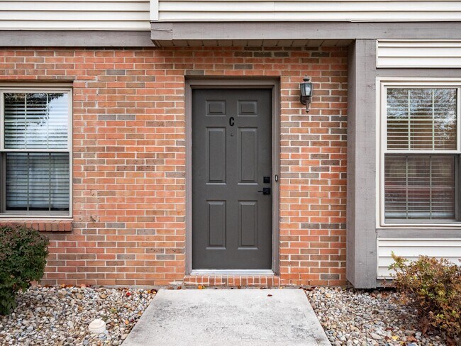 Foto del edificio - 629 Pebble Pl Dr