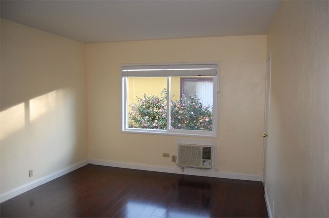 Building Photo - 711 14th St