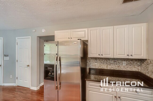 Foto del edificio - 3392 Summit Creek Ln