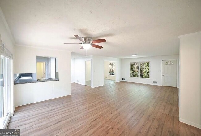 Foto del edificio - 325 Segrest Cir