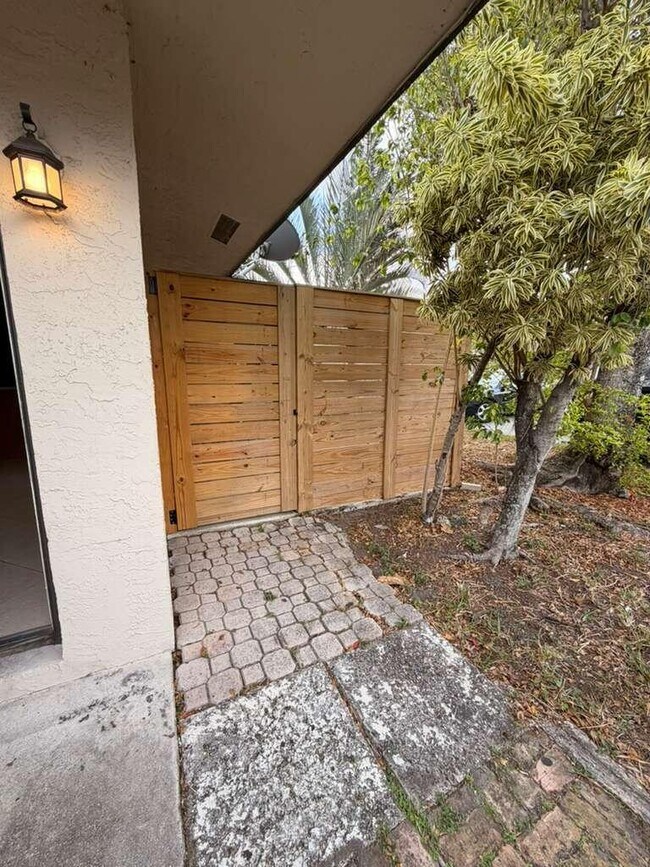 Foto del edificio - 3109 NW 2nd Terrace
