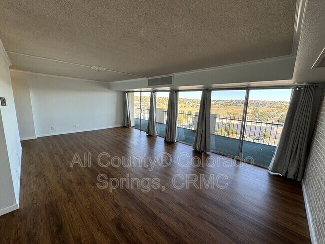 Building Photo - 411 Lakewood Cir