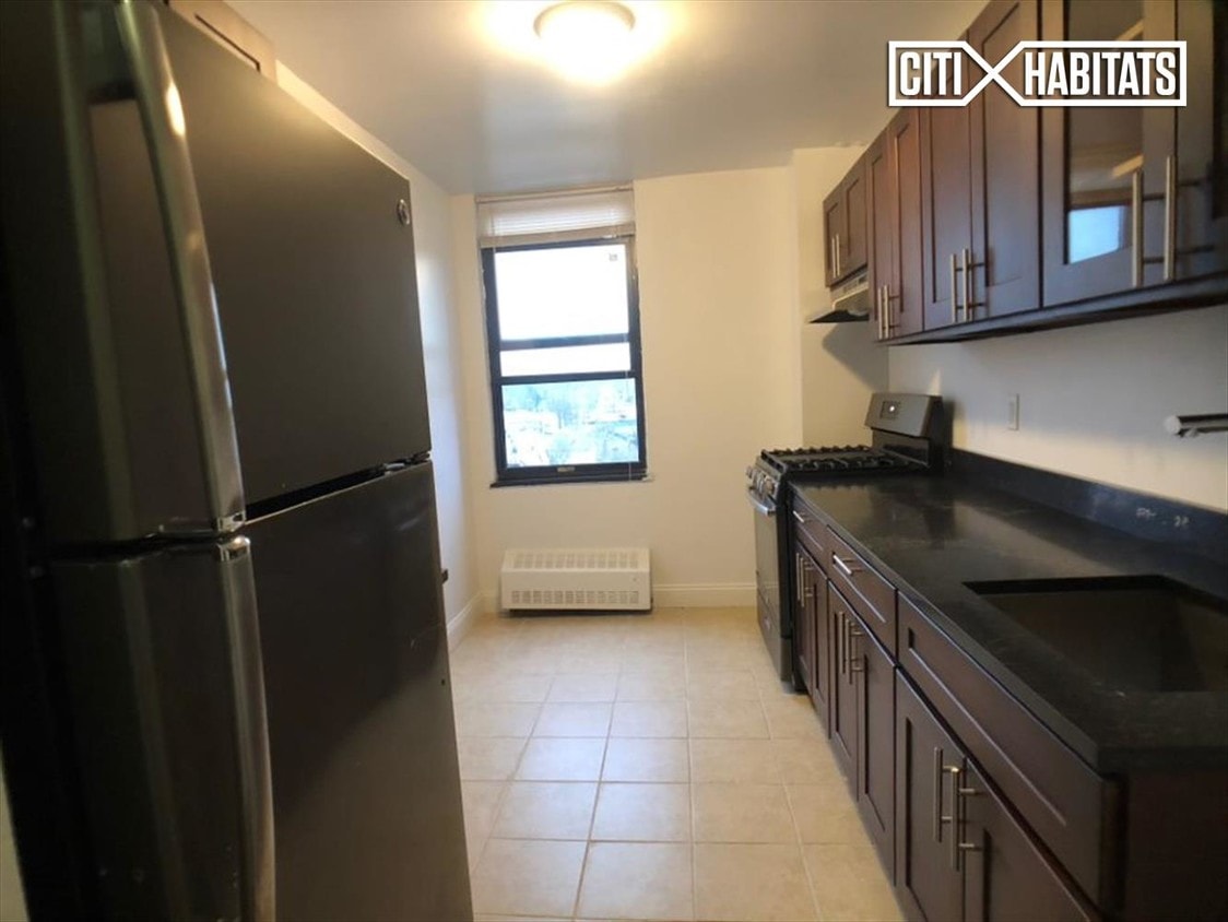 Primary Photo - 235 S Lexington Ave