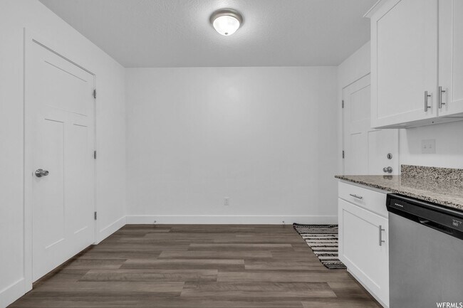 Foto del edificio - 619 Shay Ln