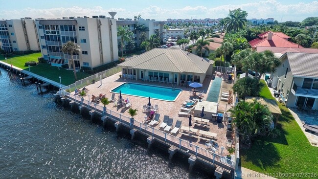 Building Photo - 640 Snug Harbor Dr
