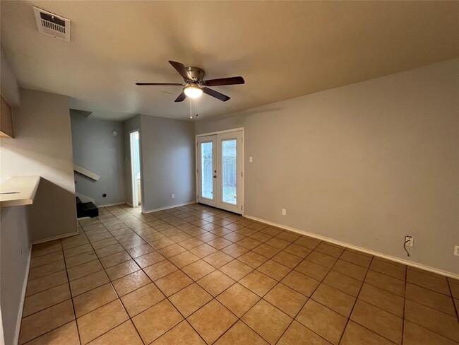 Foto del edificio - 2213 Creekside Ln