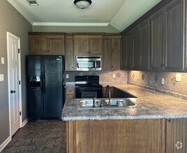 Building Photo - 4024 Glen Laurel Dr N