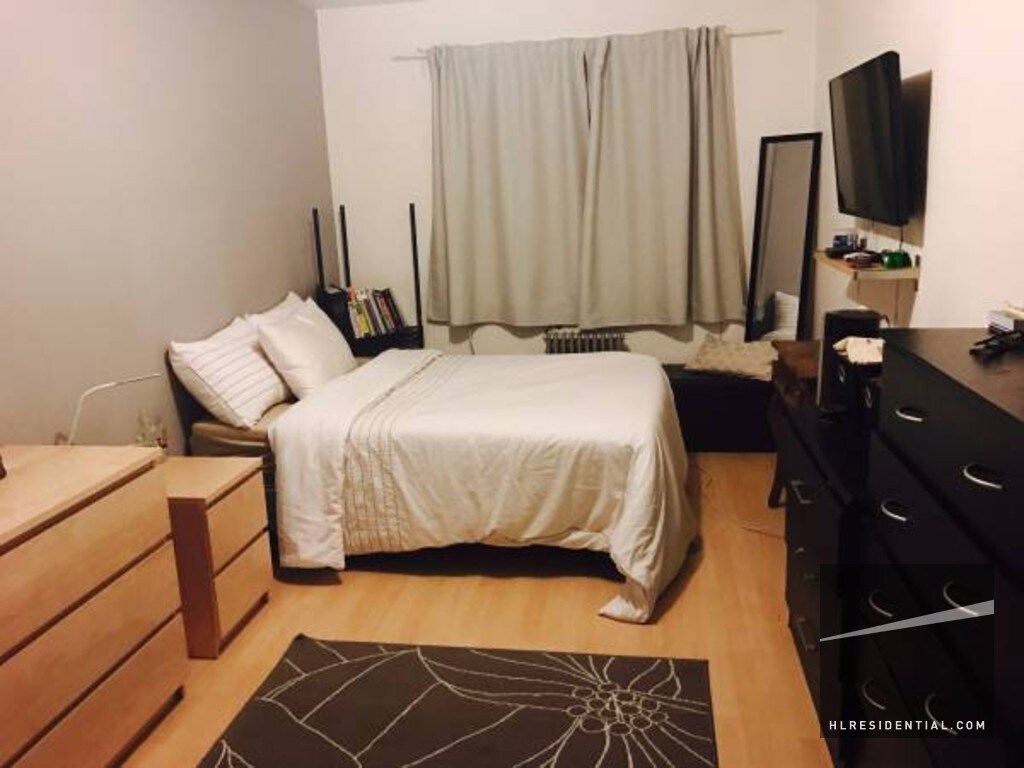 Foto principal - 2128 Steinway St