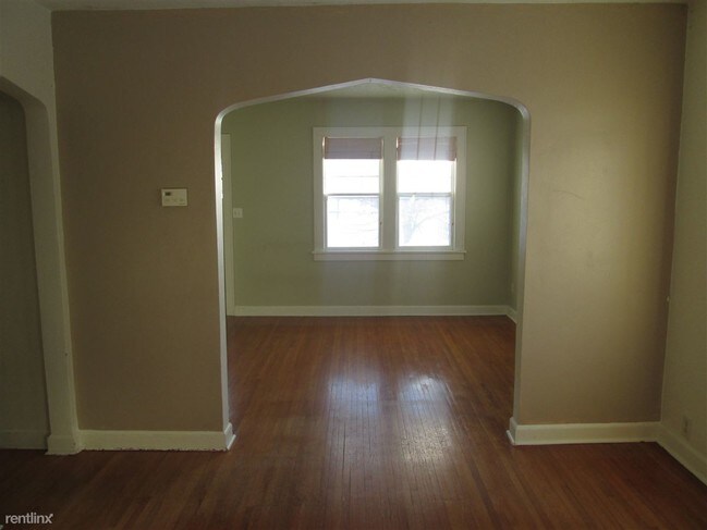 Building Photo - 1402 Cottonwood St