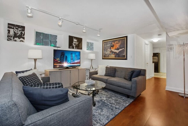 Building Photo - 1633 N North Park Avenue