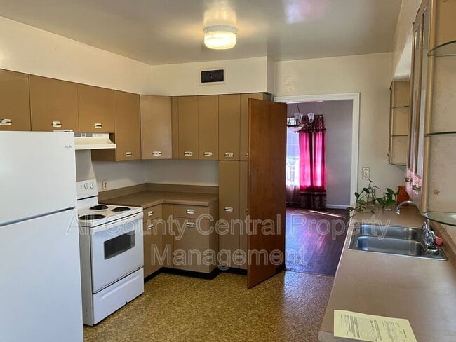Building Photo - 1534 4th Terrace W