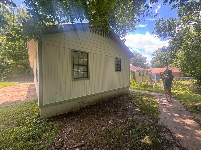 Foto del edificio - 2076 Goff Ave