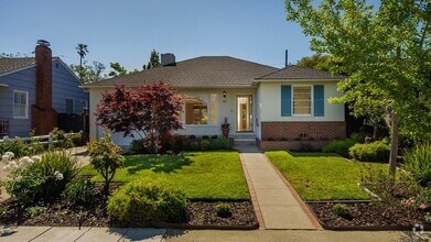 Building Photo - 909 Fleetwood Dr