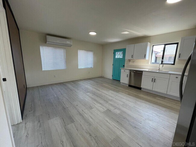 Foto del edificio - 1846 Klauber Ave