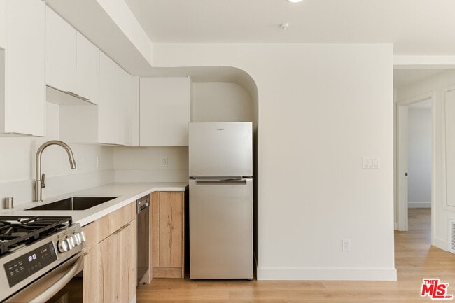 Building Photo - 2845 1/2 Marsh St