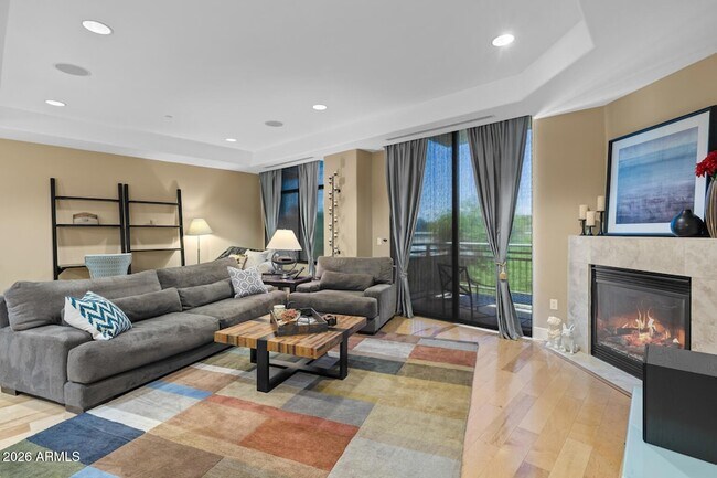 Foto del edificio - 2211 E Camelback Rd