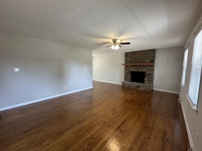Building Photo - 164 Bonneville Pl