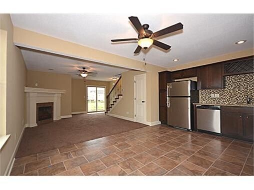Building Photo - 3 Bedroom, 2.5 Bath Townhome in Fox Creek Subdivision with a 1 car garage