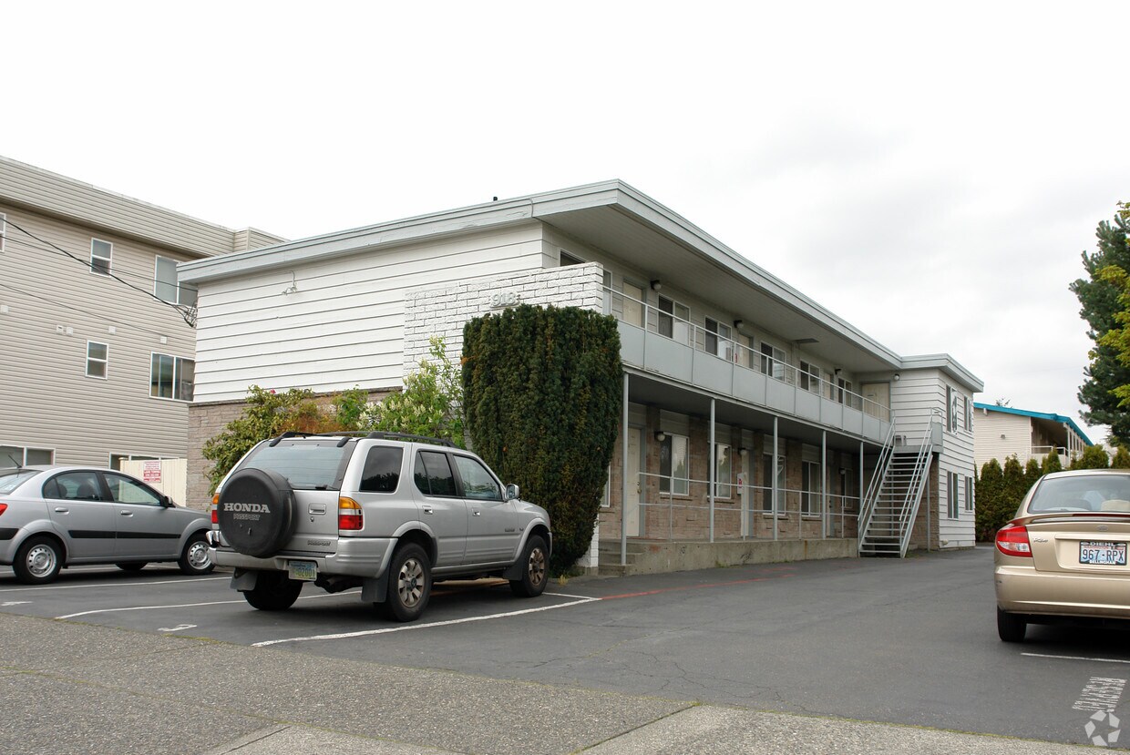 Building Photo - 918 95th St