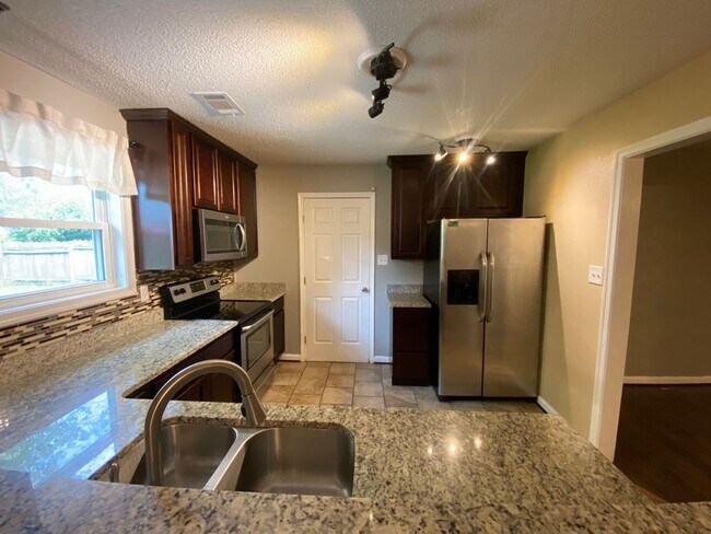 Foto del edificio - Charming 3-Bedroom Ranch !! "ASK ABOUT OUR...