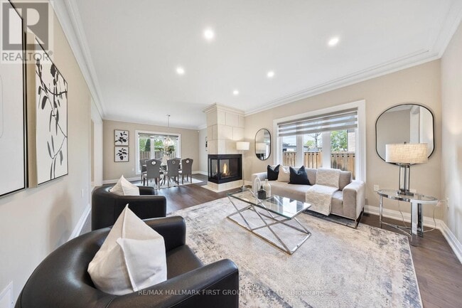 Photo du bâtiment - 732 Hillview Crescent