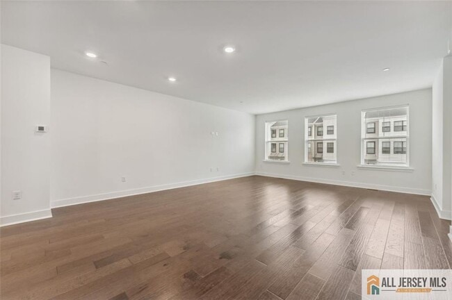 Building Photo - 46 Mariveles Wy