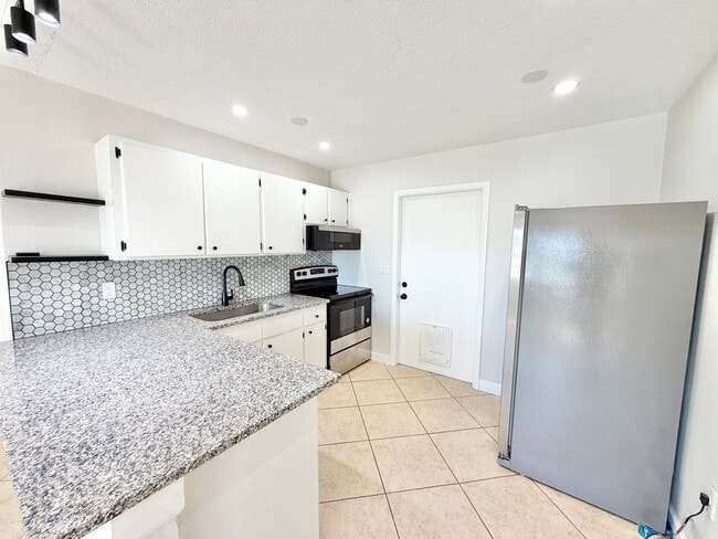 Building Photo - RFR (543 103rd Ave)