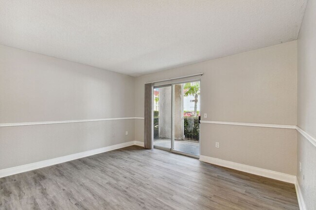 Foto del edificio - 9481 Highland Oak Dr