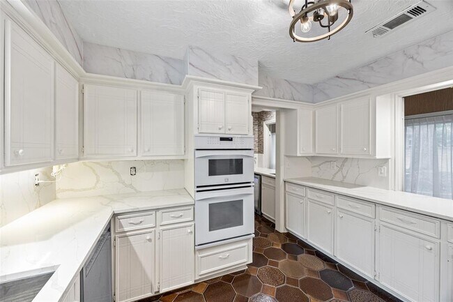 Foto del edificio - 10703 Cypresswood Dr