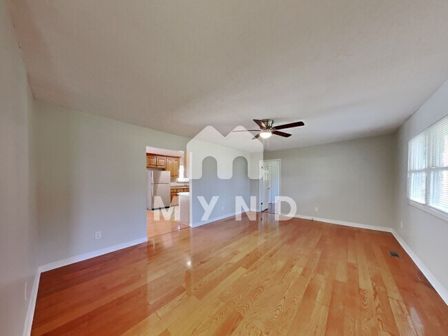 Foto del edificio - 3225 Banks Rd