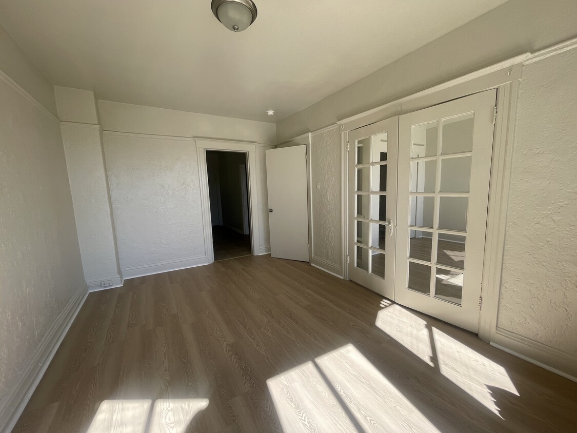 Foto principal - 1br - Large Remodeled 1bed W/Large Closet/...