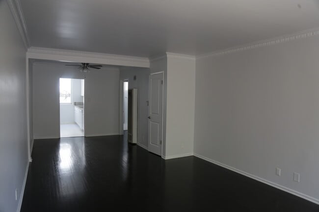 Building Photo - 1509 S Orange Grove Ave