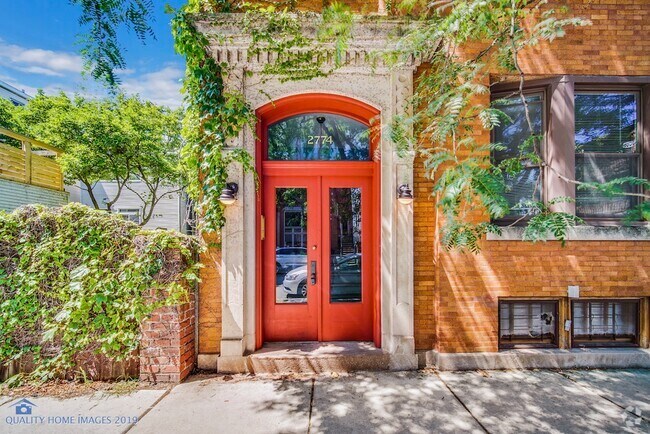 Building Photo - 2774 N Kenmore Ave