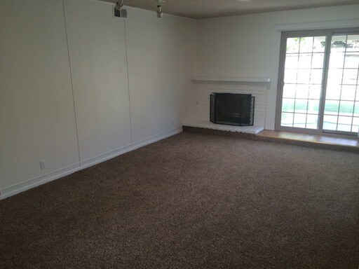 Building Photo - 1534 Loma Dr
