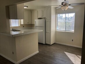 Building Photo - 4670 Kensington Dr