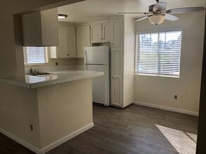 Building Photo - 4670 Kensington Dr