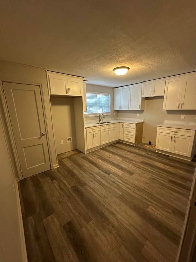 Building Photo - Spacious 4BR Renovated Home for Rent in Pi...